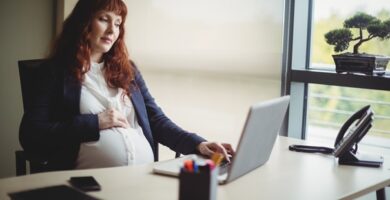 Señales Clave de Que Estás Sufriendo Discriminación por Embarazo en el Trabajo 5 Señales Clave de Que Estás Sufriendo Discriminación por Embarazo en el Trabajo