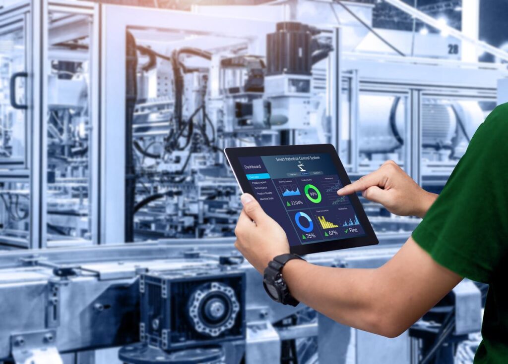 Sistemas industriales inteligentes: eficiencia y control en tiempo real 1 Sistemas industriales inteligentes: eficiencia y control en tiempo real