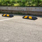Cómo los topes de goma ayudan a prevenir accidentes en estacionamientos